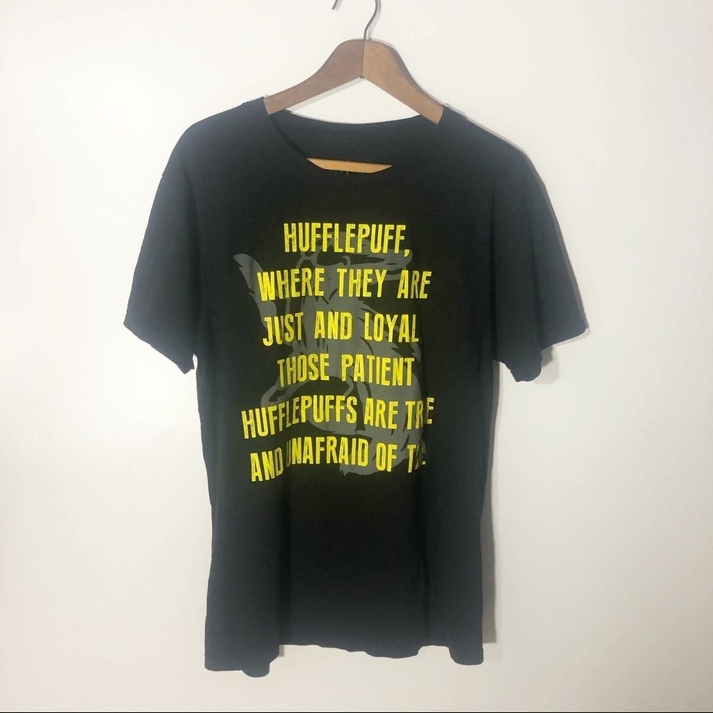 Harry Potter HufflePuff T-shirt SZ Medium black